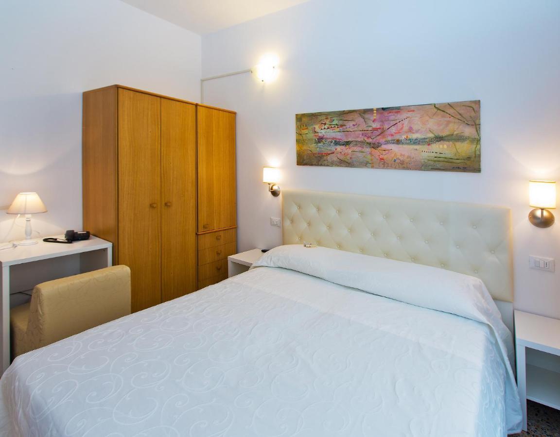Hotel Mainè Finale Ligure Buitenkant foto