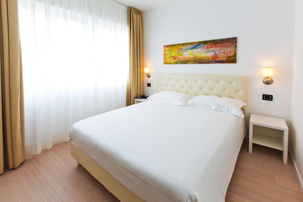 Hotel Mainè Finale Ligure Kamer foto